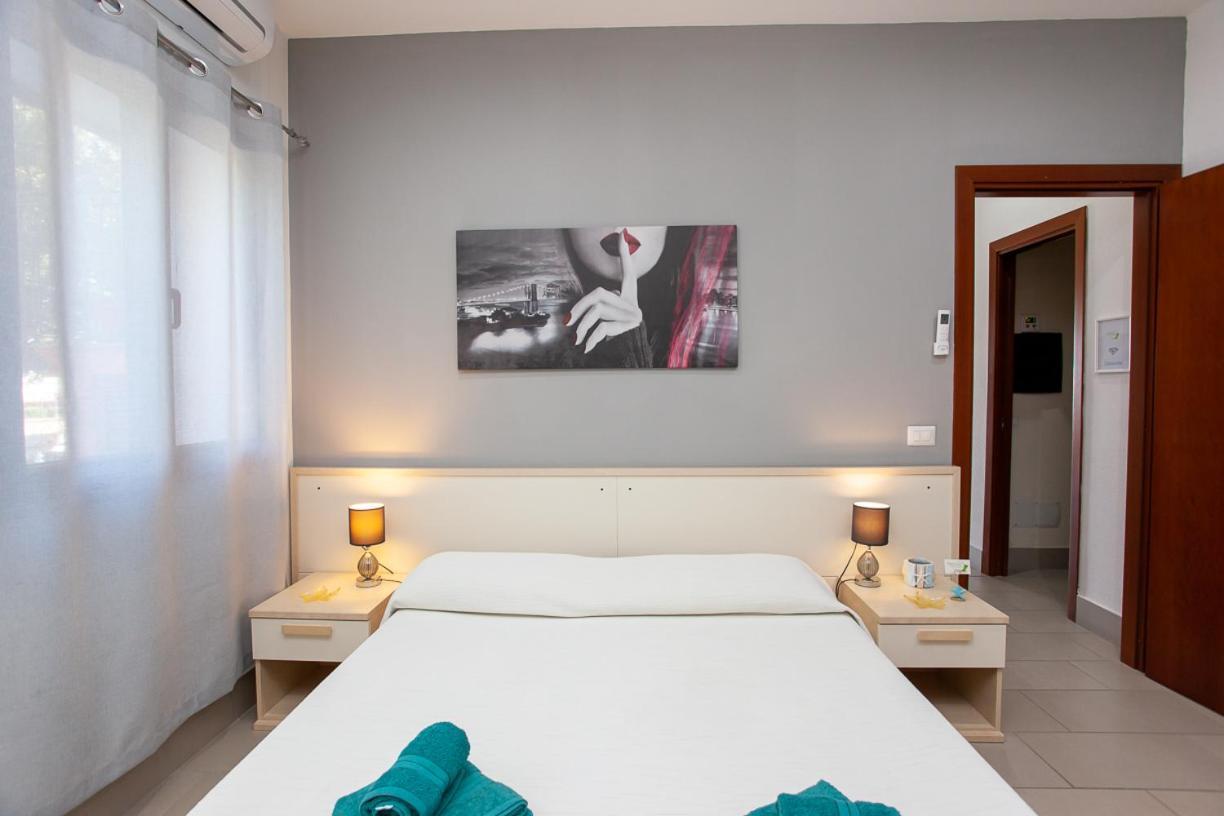 Mivida "Le Stanze Di Ada" Bed & Breakfast Сан Теодоро Екстериор снимка