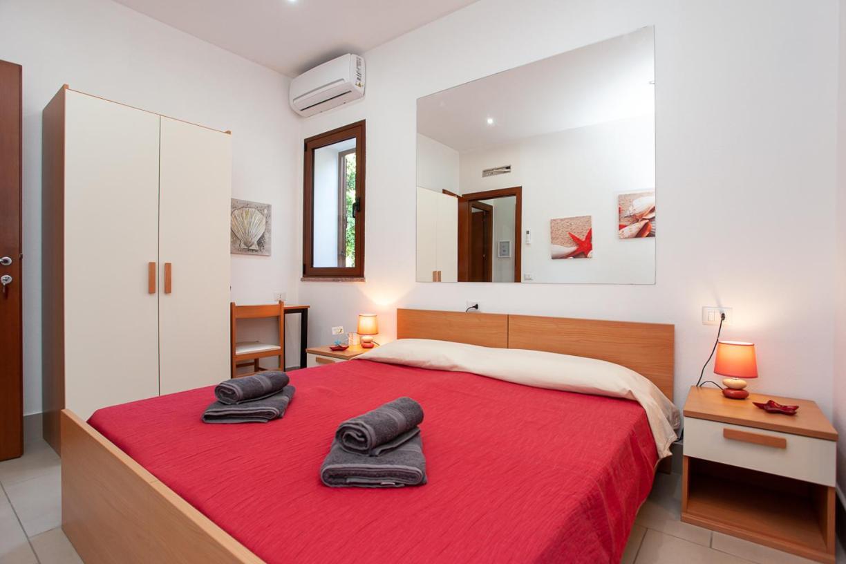 Mivida "Le Stanze Di Ada" Bed & Breakfast Сан Теодоро Екстериор снимка
