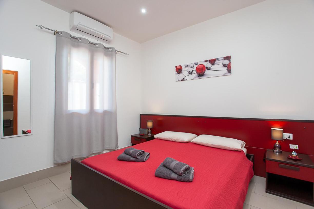 Mivida "Le Stanze Di Ada" Bed & Breakfast Сан Теодоро Екстериор снимка
