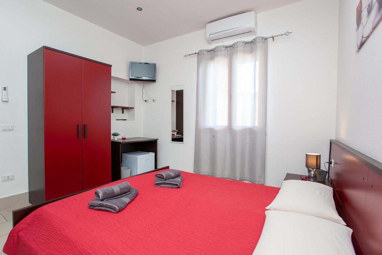 Mivida "Le Stanze Di Ada" Bed & Breakfast Сан Теодоро Екстериор снимка