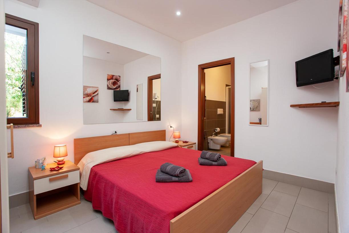 Mivida "Le Stanze Di Ada" Bed & Breakfast Сан Теодоро Екстериор снимка