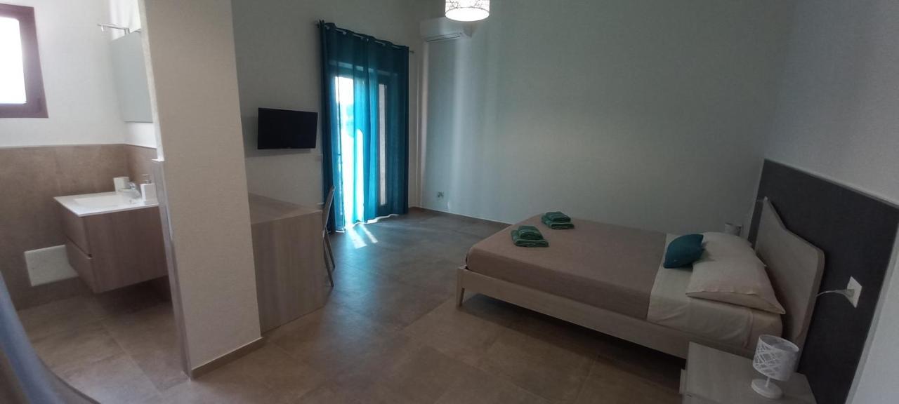 Mivida "Le Stanze Di Ada" Bed & Breakfast Сан Теодоро Стая снимка